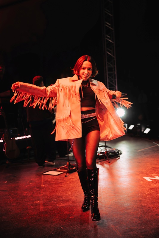  Zeynep Bast�k Antalya�da Aç�k Hava Sezonunu Açt� 